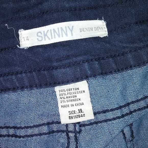 Jeans - Picture 2 of 3